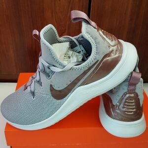 NIKE FREE TR8 LM WOMEN US SIZE 6 BRAND NEW IN BOX